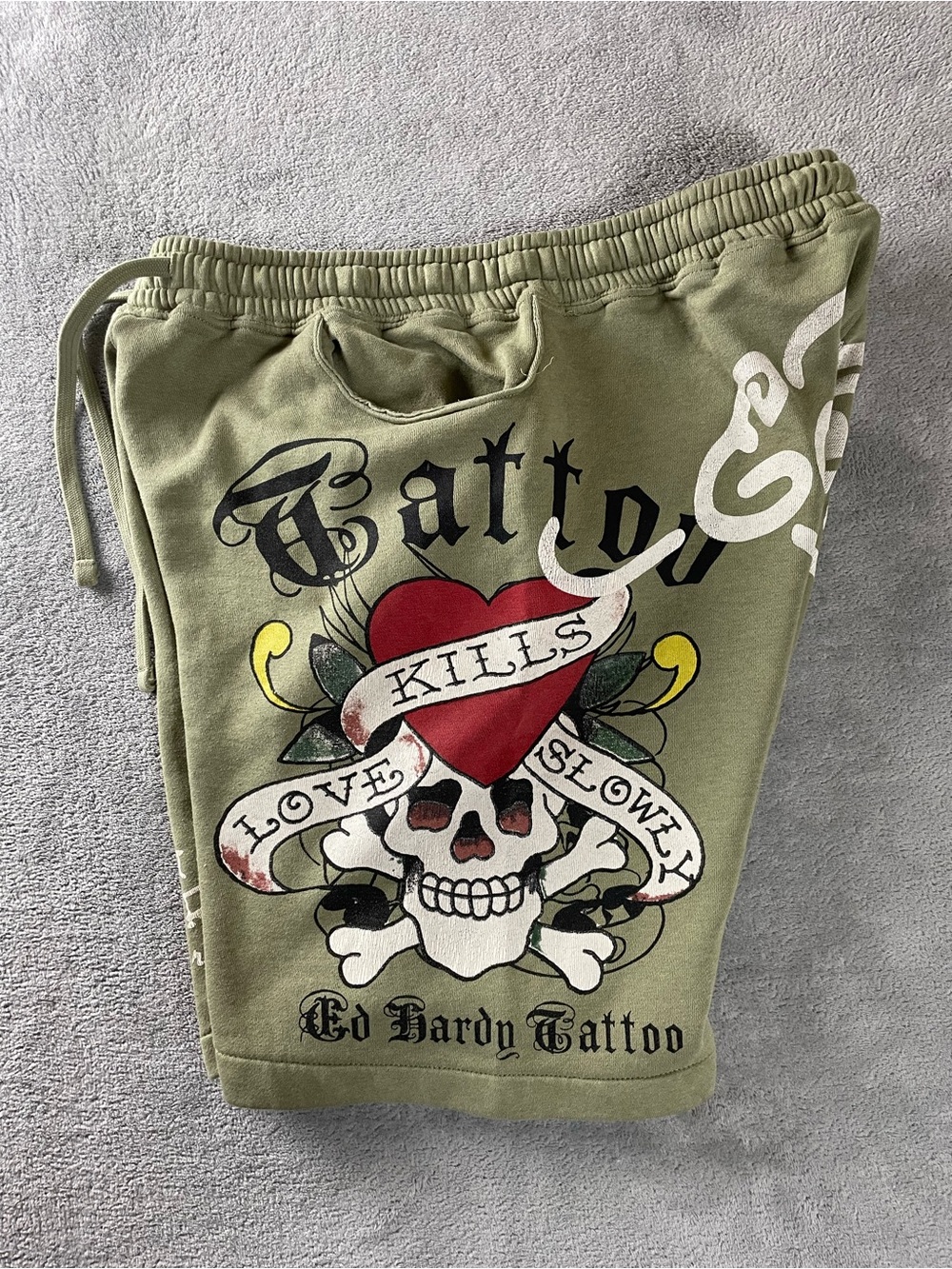 MENS ED HARDY LOVE KILLS SLOWLY Tattoo Green DRAWSTRING SWEAT SHORTS SIZE M Used